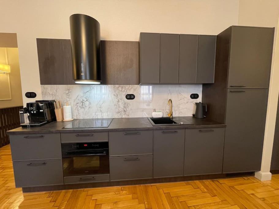 Crown Pearl - Wonderful Apartment, 110Scm, 4 Rooms Krakau Exterior foto