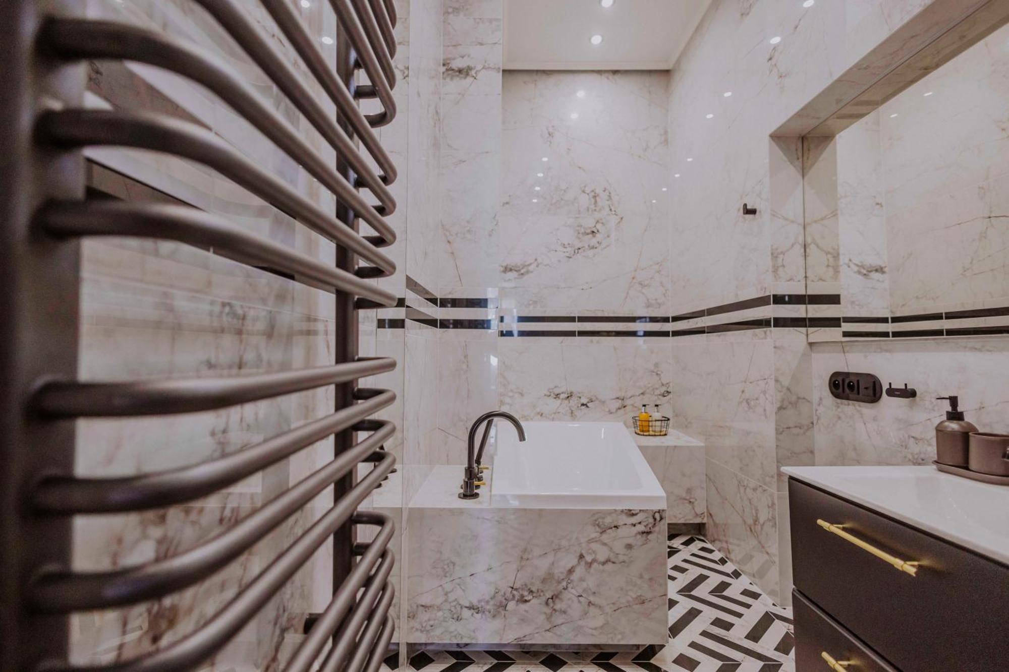 Crown Pearl - Wonderful Apartment, 110Scm, 4 Rooms Krakau Exterior foto